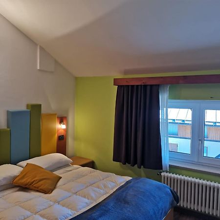 Alpencolor Hotel Tonale ปัสโซเดลโตนาเล ภายนอก รูปภาพ