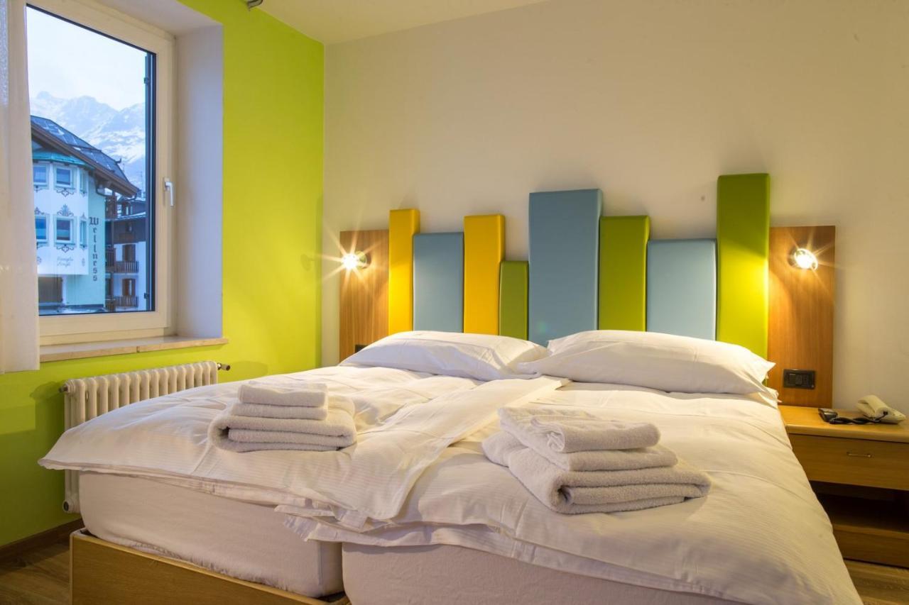 Alpencolor Hotel Tonale ปัสโซเดลโตนาเล ภายนอก รูปภาพ