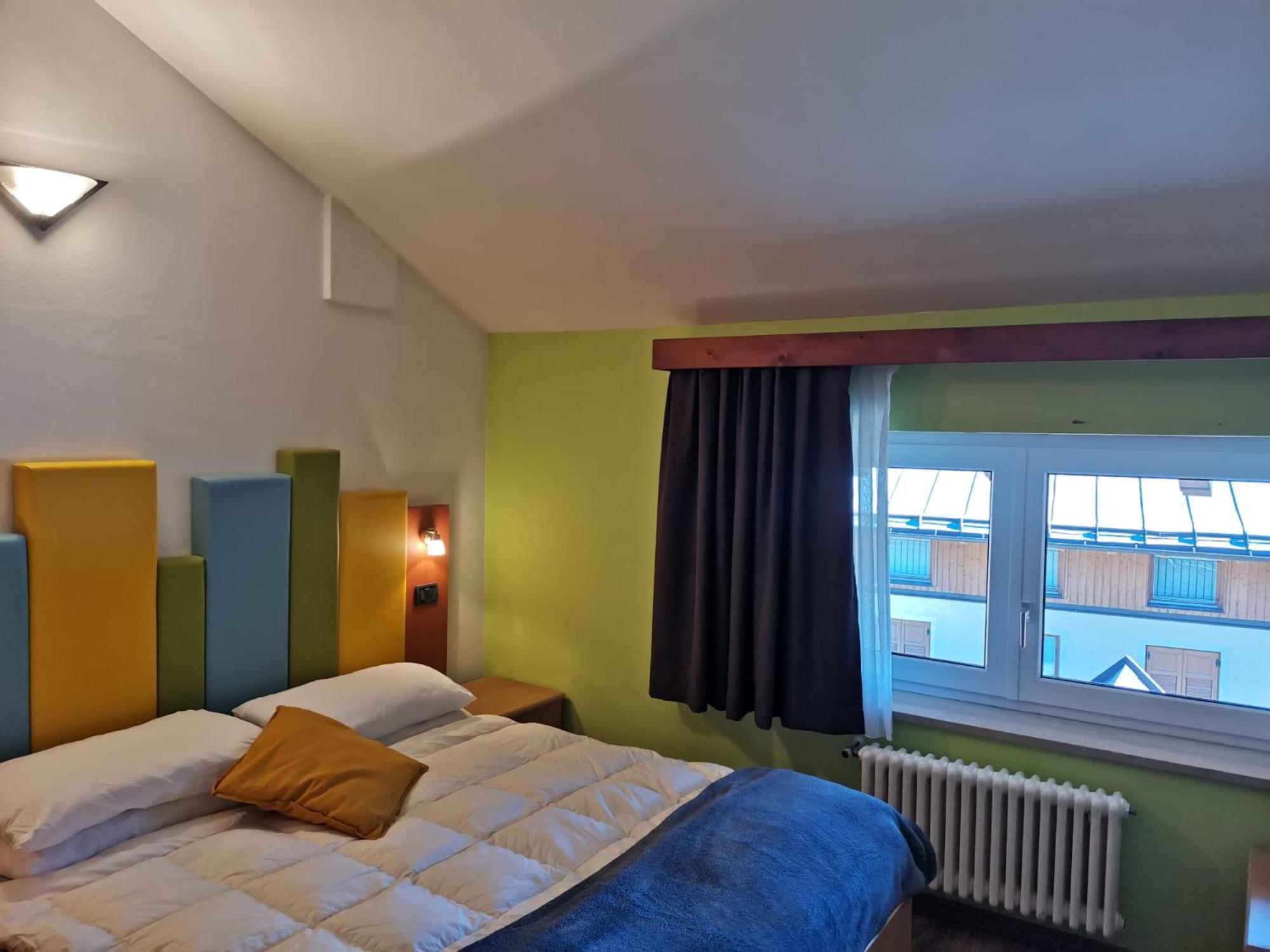 Alpencolor Hotel Tonale ปัสโซเดลโตนาเล ภายนอก รูปภาพ