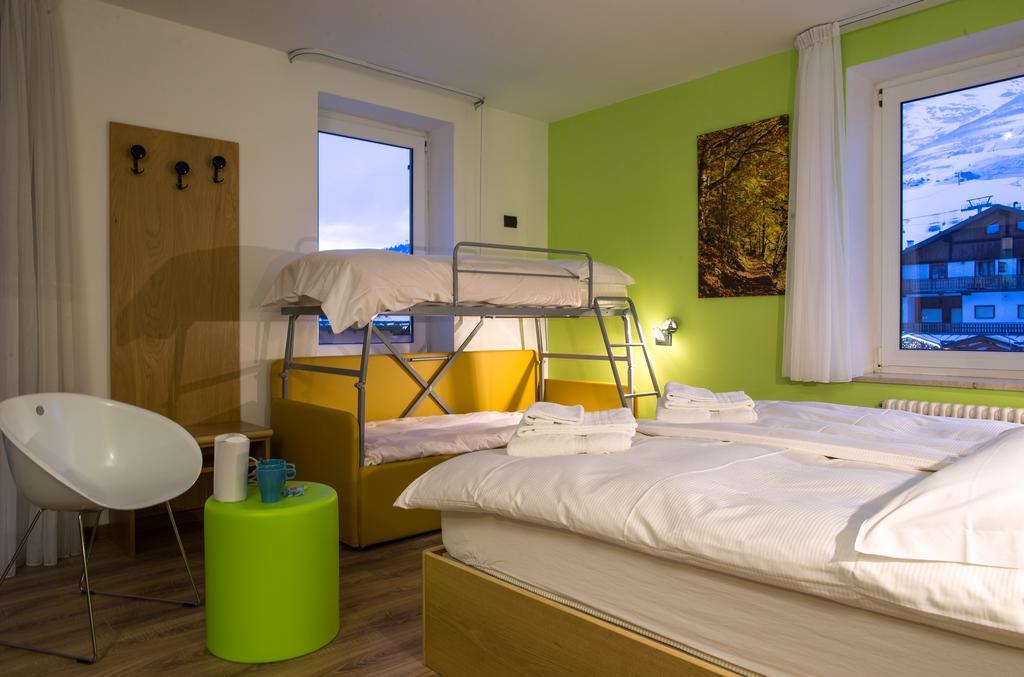 Alpencolor Hotel Tonale ปัสโซเดลโตนาเล ภายนอก รูปภาพ