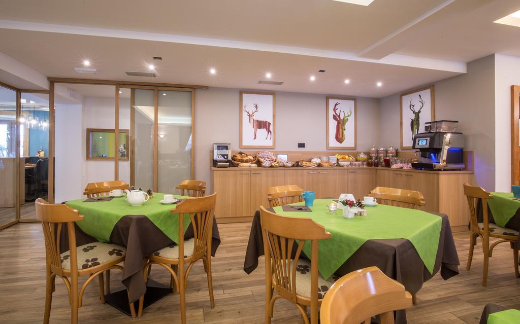 Alpencolor Hotel Tonale ปัสโซเดลโตนาเล ภายนอก รูปภาพ
