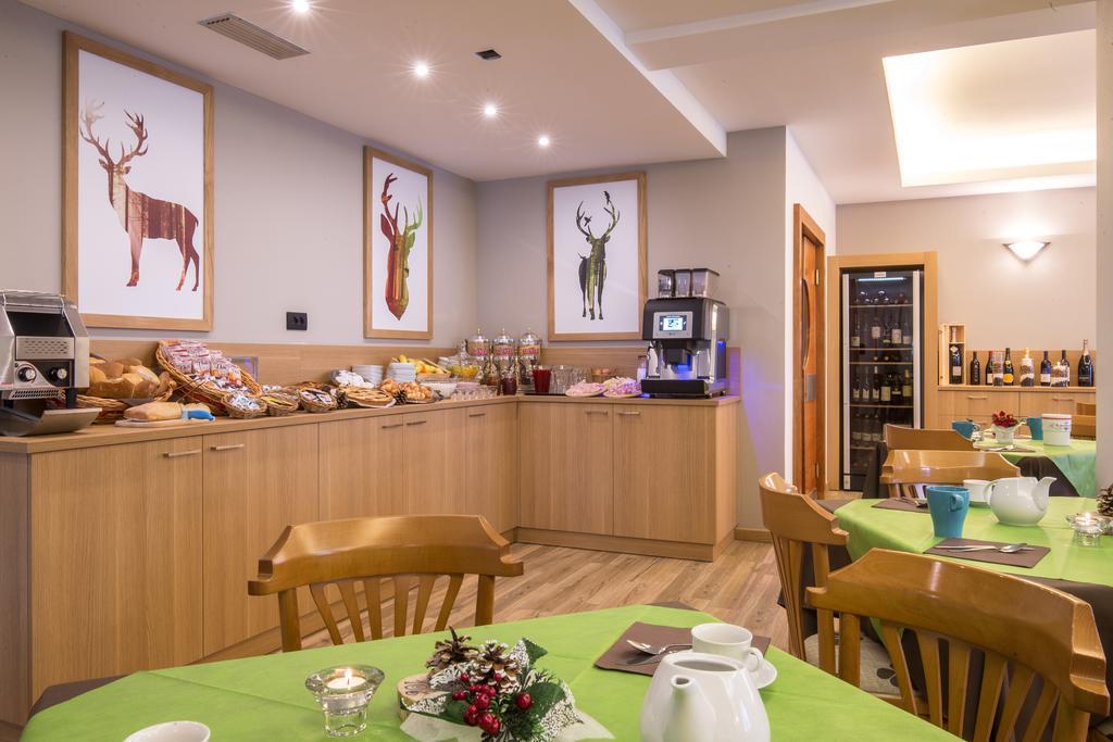 Alpencolor Hotel Tonale ปัสโซเดลโตนาเล ภายนอก รูปภาพ