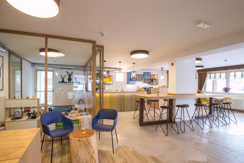Alpencolor Hotel Tonale ปัสโซเดลโตนาเล ภายนอก รูปภาพ