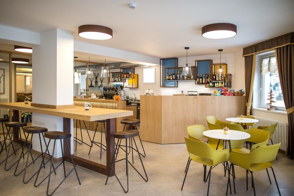 Alpencolor Hotel Tonale ปัสโซเดลโตนาเล ภายนอก รูปภาพ